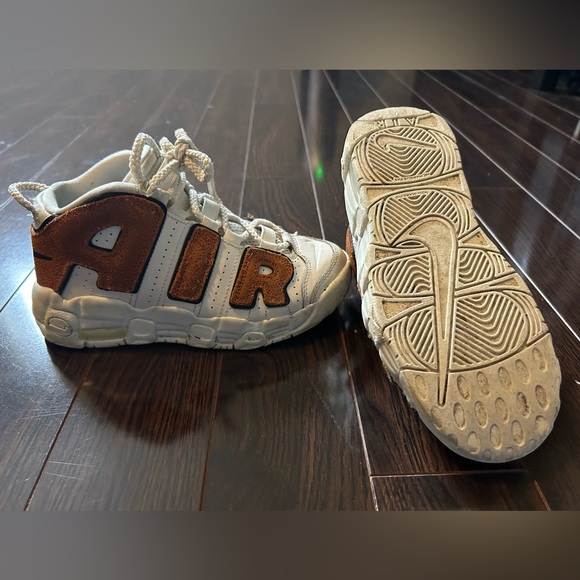 Kids size 3 Nike air uptempo - Picture 2 of 2
